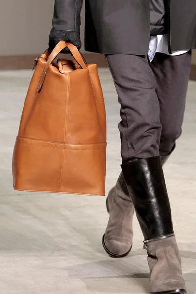 Look 16